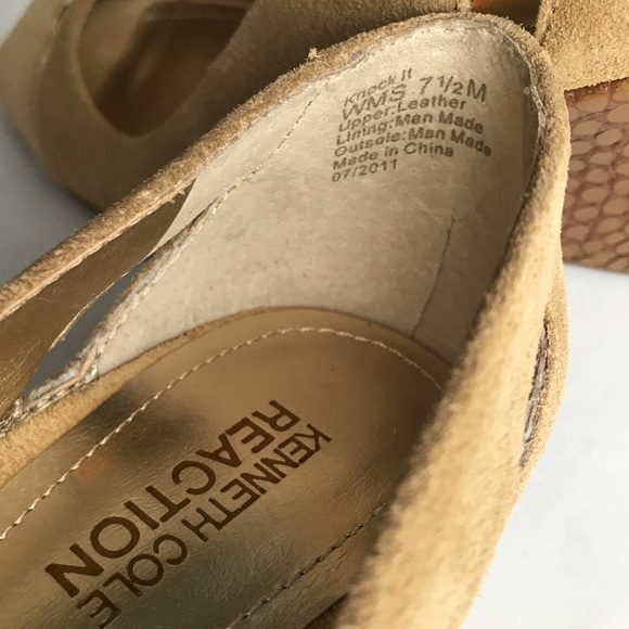 Kenneth Cole Women Sz 7.5 Tan Suede Wedge Peep Toe - Picture 6 of 8